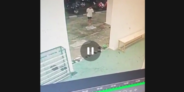Viral! Maling Sendal di Masjid Agung Pohuwato Tertangkap CCTV