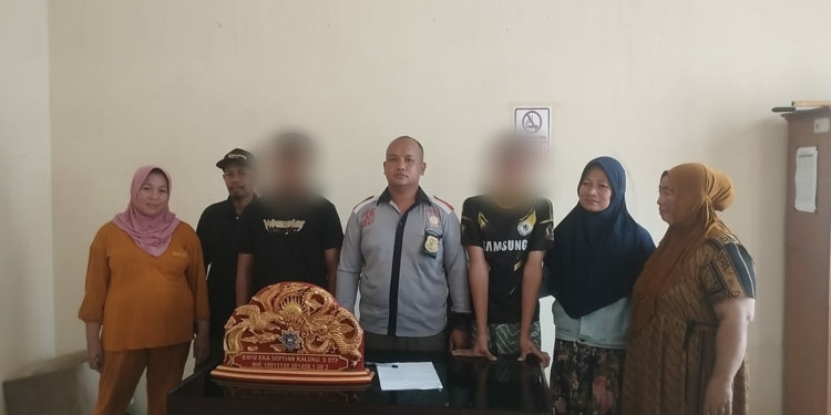 Menyerahkan Diri, Maling Sendal di Masjid Agung Pohuwato Dibina Satpol PP