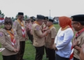 Kak Nasir, Serahkan Penghargaan Kepada Anggota Pramuka Dewasa