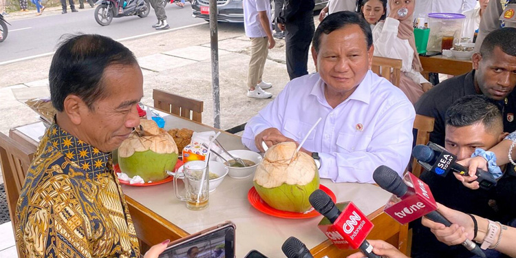 Presiden Jokowi Makan Bareng Capres Nomor Urut 2