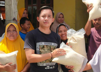 Meski Kalah di Pileg, Aldi Soga Bagikan 5 Ton Beras untuk Masyarakat Lemito