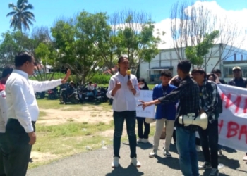 Mahasiswa Desak Rektor Copot Wakil Rektor II Unipo