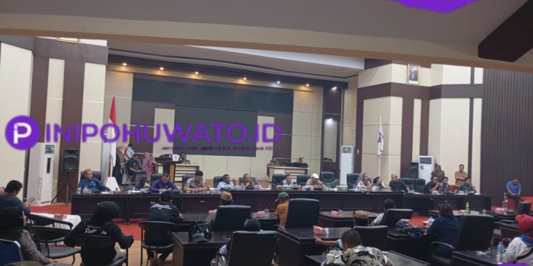 Ratusan Penambang Datangi DPRD Pohuwato, Tuntut Kepastian Ganti Rugi Lahan