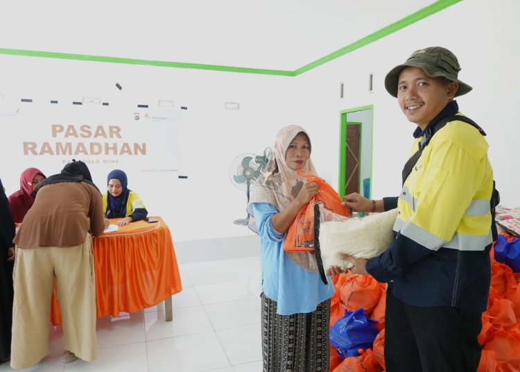 Masyarakat Lingkar Tambang Antusias Mengikuti Pasar Murah Ramadan Tambang Emas Pani