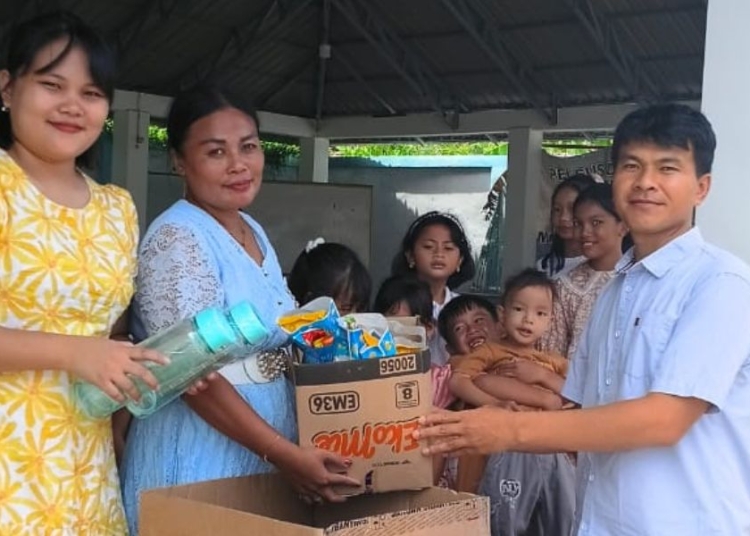 Memperingati Paskah, Tambang Emas Pani Salurkan Bingkisan Ke Beberapa Gereja
