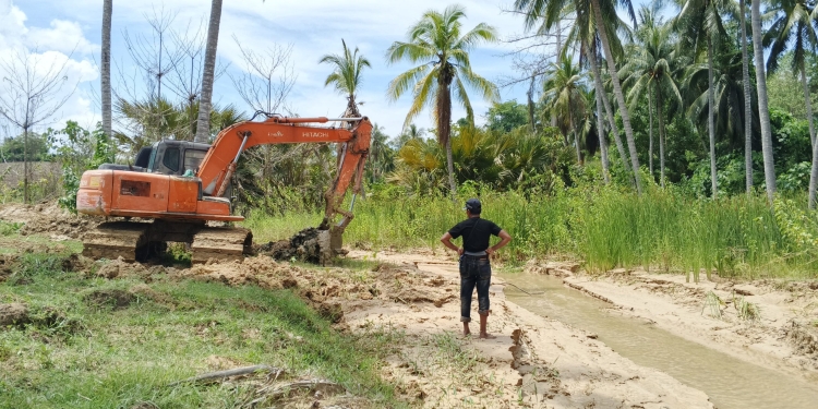 Demi Cegah Banjir, Penambang Bulangita Turun Langsung Normalisasi Sungai