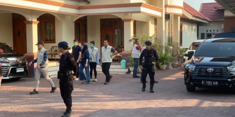 Astaga ! Rumah Haji Pulu Digeledah KPK