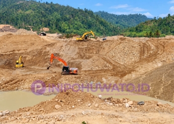 Excavator Berbagai Merek Beroperasi di Botudulanga, Jalan Umum Ikut Terancam